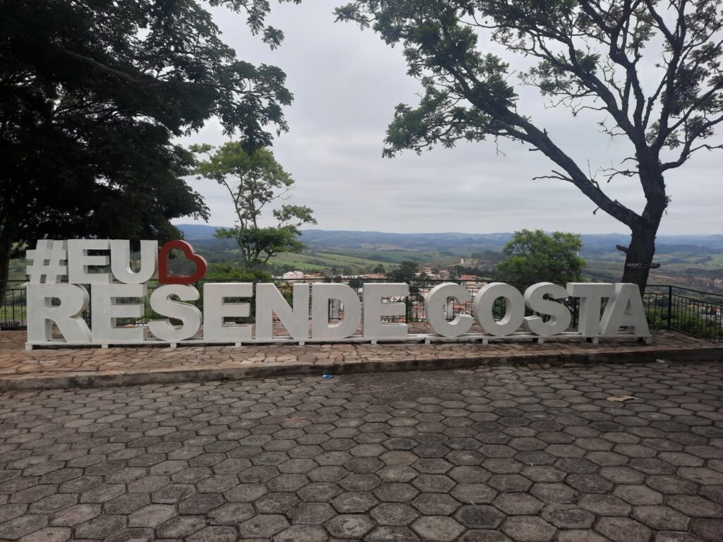 letreto-eu-amo-resende-costa